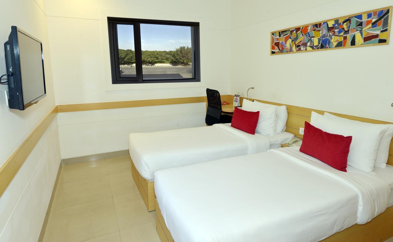 Red Fox Hotel, Chandīgarh Exteriör bild