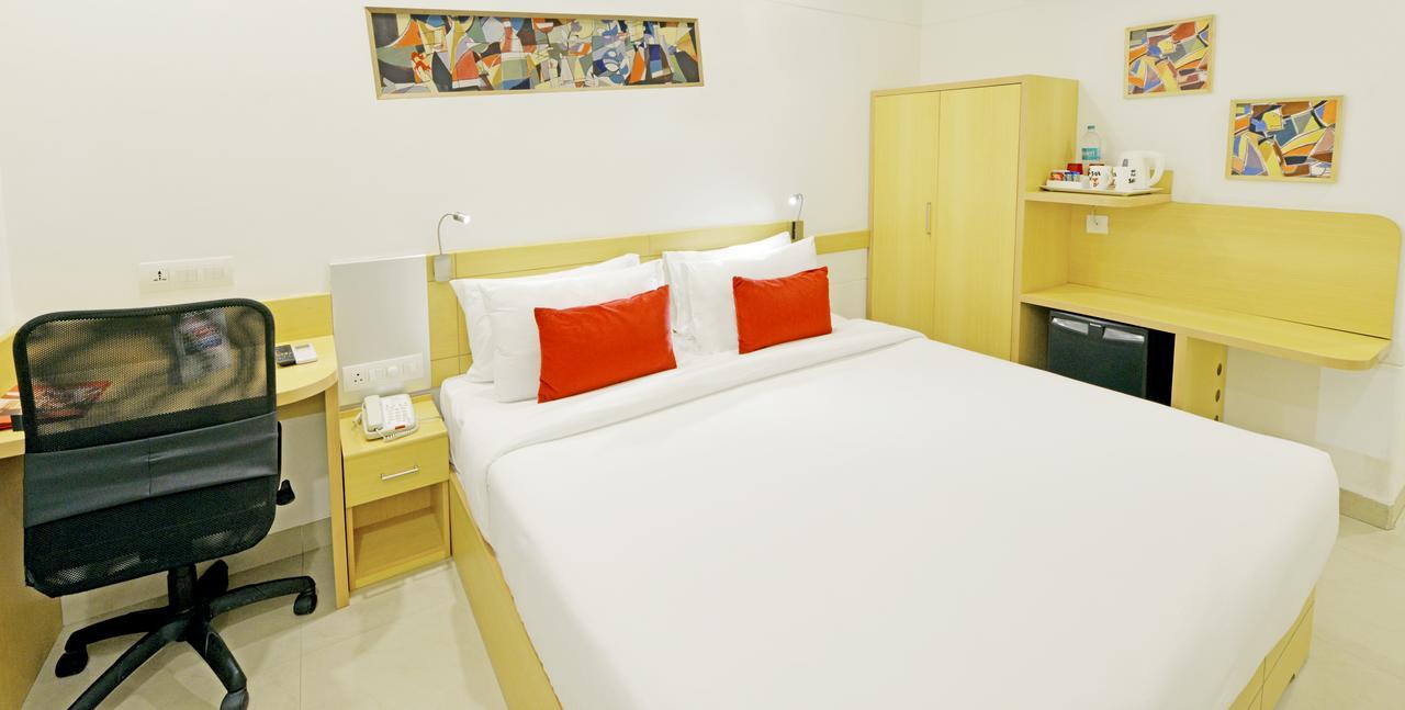 Red Fox Hotel, Chandīgarh Exteriör bild