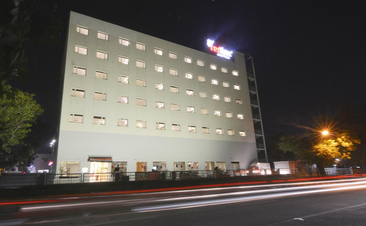 Red Fox Hotel, Chandīgarh Exteriör bild